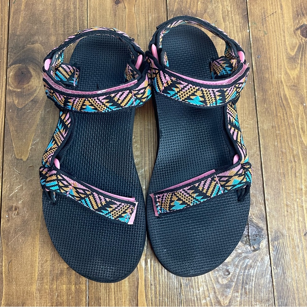 Teva Womens size 7 original universal sandals pink and blue on black